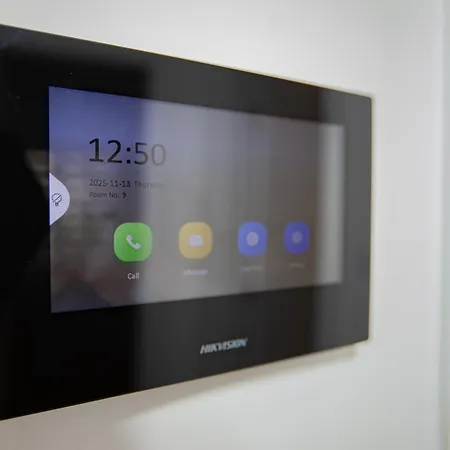 Pod Suncem アパート トレビニエ